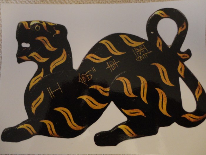 Tiger-shaped bronze jie