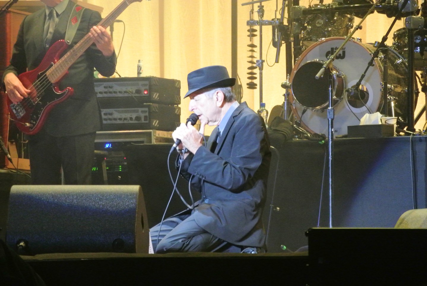 Leonard Cohen on his knees
